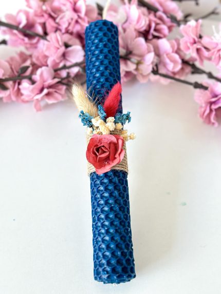 Χειροποίητη Αρωματική Λαμπάδα Μελισσοκέρι με Αποξηραμένα Λουλούδια (Μπλε)